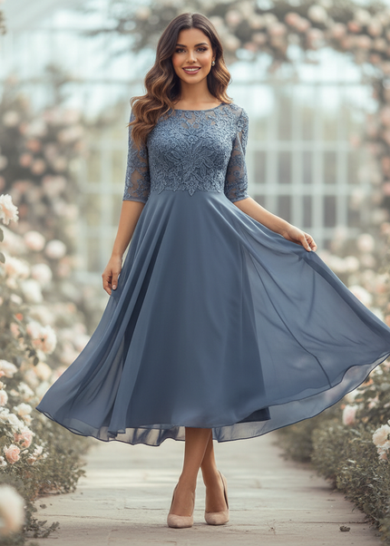 Blaues Kleid mit feiner Spitze - Ansicht 1